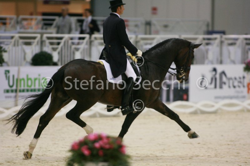 LAUGKS_MEGGLE\'S WELTTALL_MILANO_2011_SS2_2394.jpg